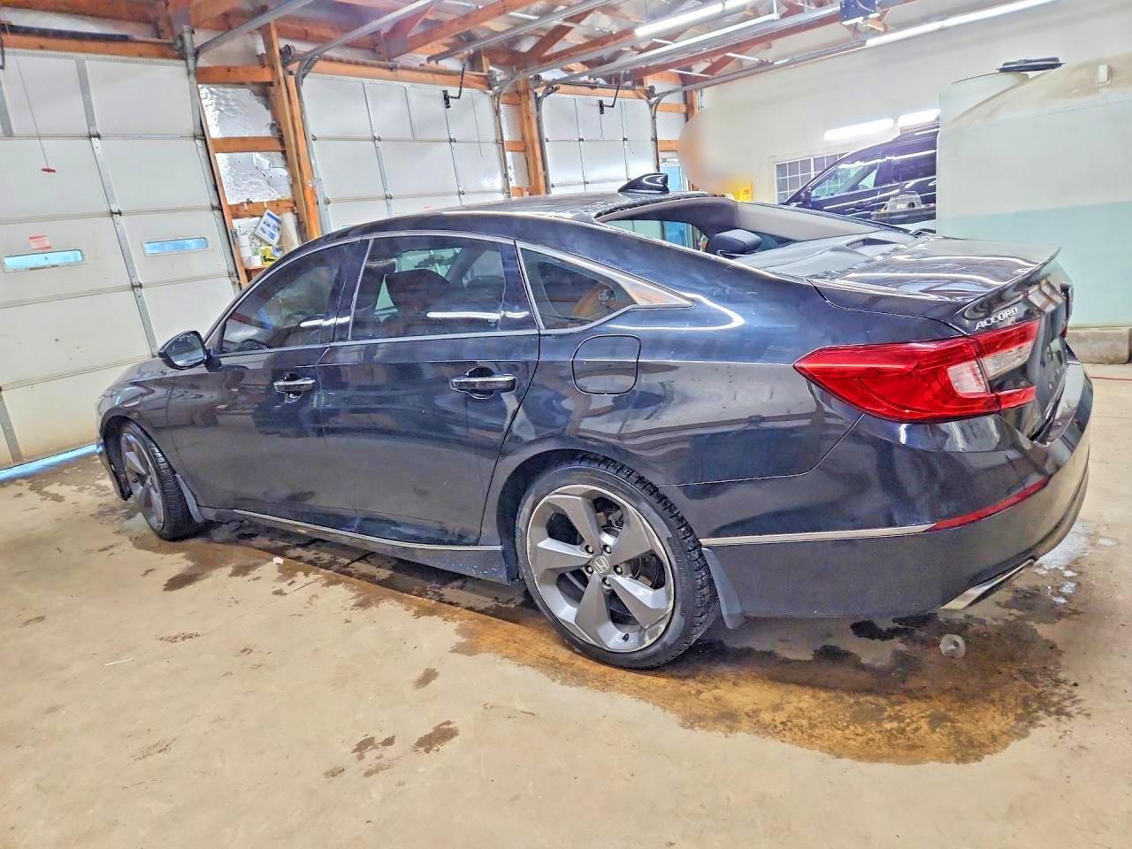 2018 Honda Accord Touring - Фото 2