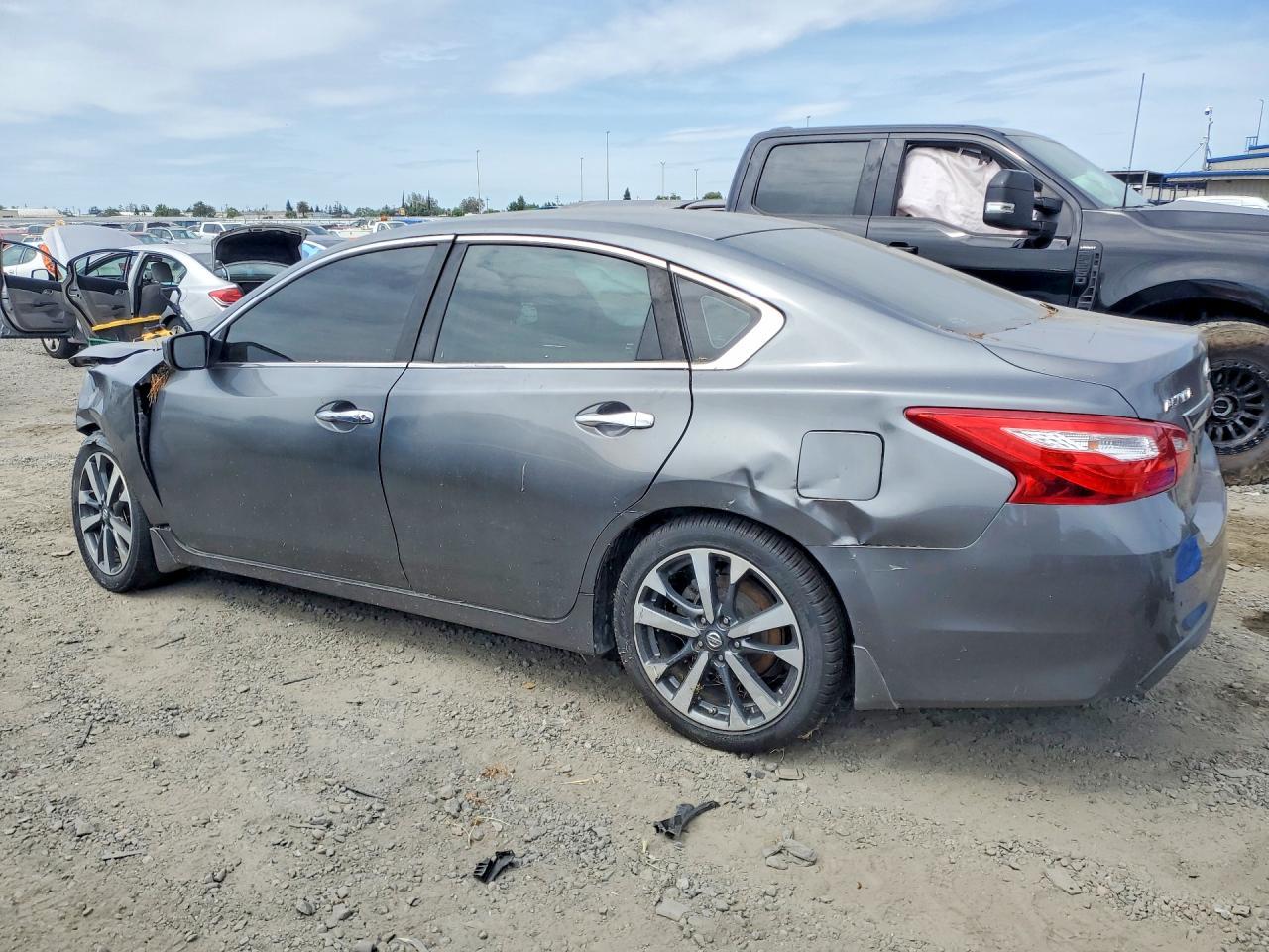 2016 Nissan Altima 2.5 Sr - Фото 2