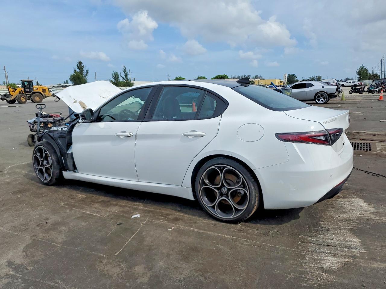 2024 Alfa Romeo Giulia Ti - Фото 2
