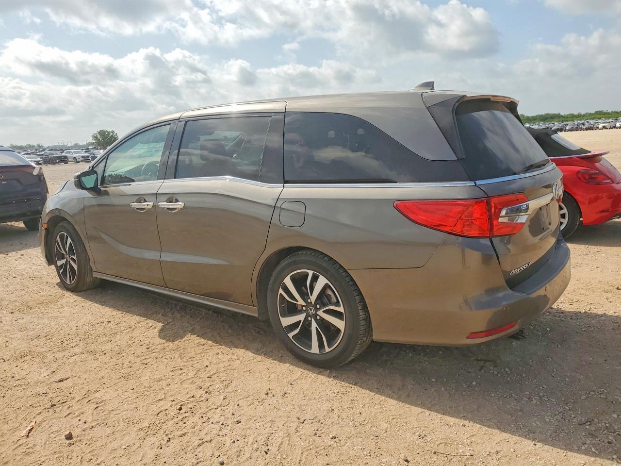 2018 Honda Odyssey Elite - Фото 2