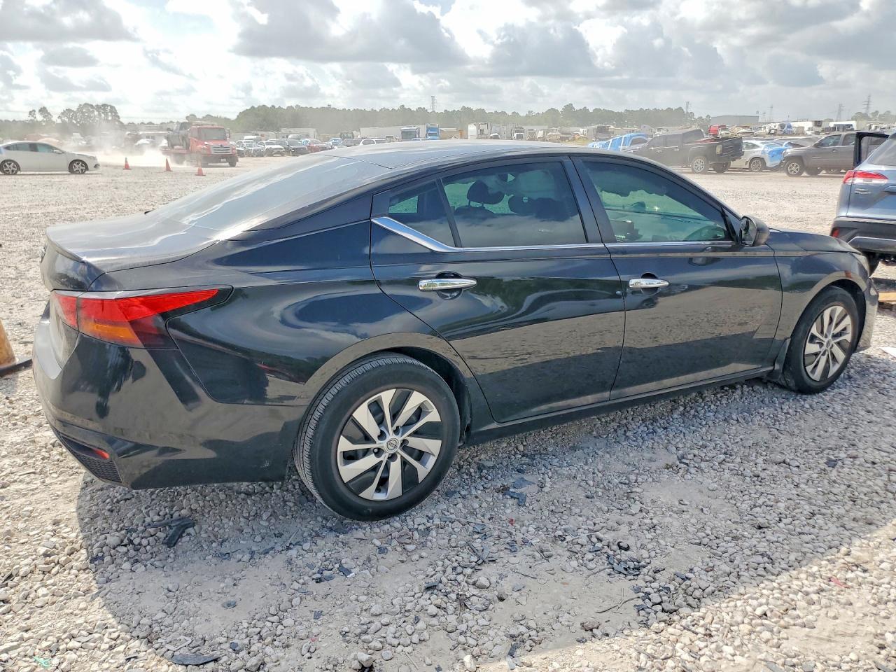 2024 Nissan Altima S - Image 3