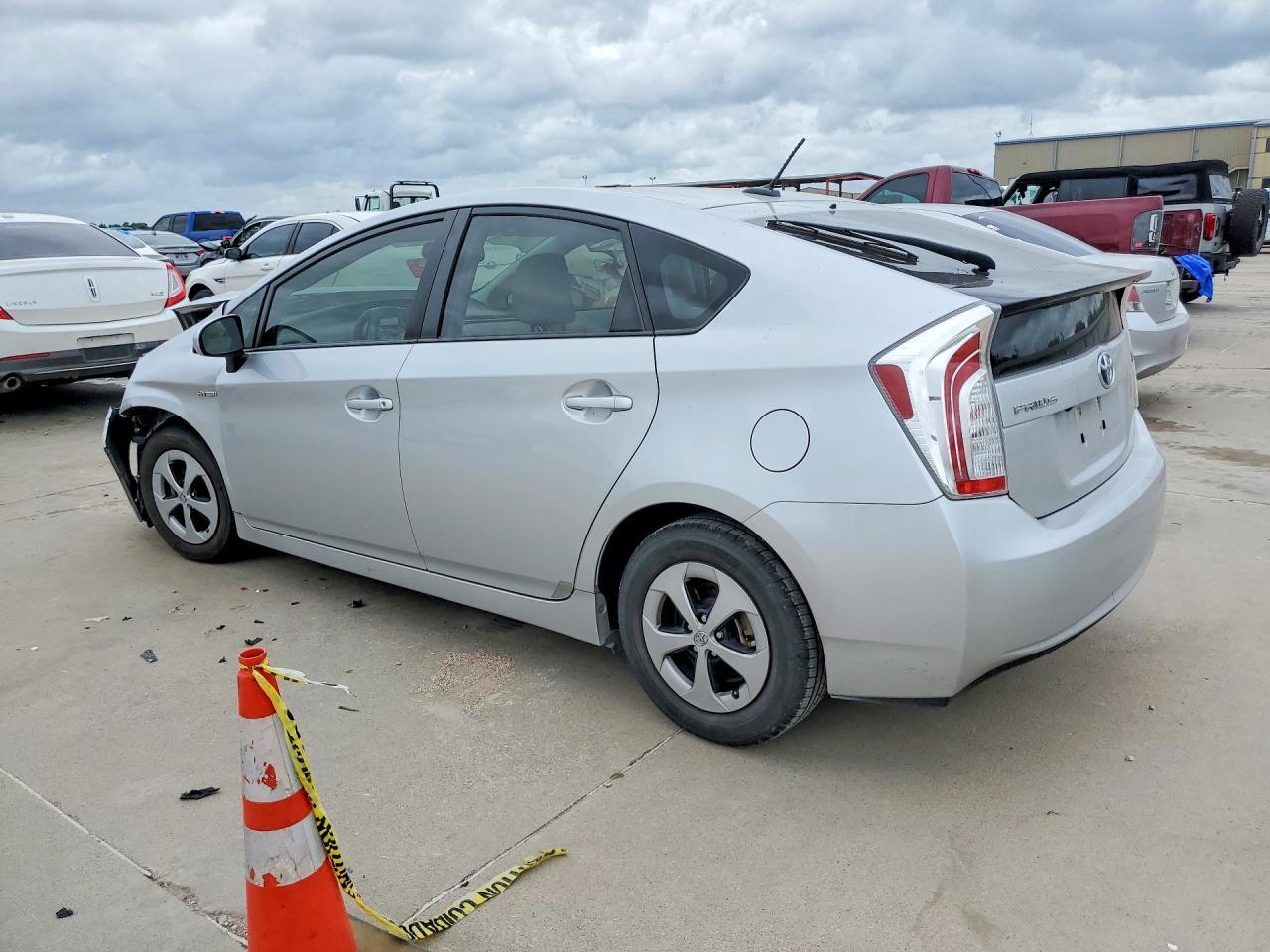 2012 Toyota Prius Three - Фото 2
