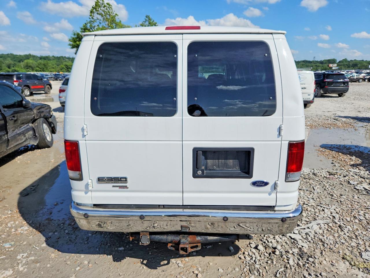 2008 Ford Econoline E350 Super Duty Wagon - Image 6