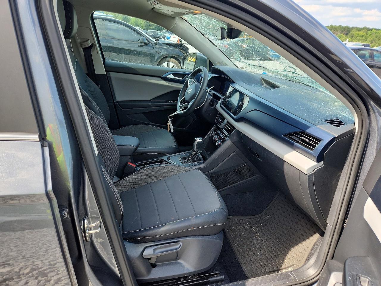 2023 Volkswagen Taos Se - Image 5