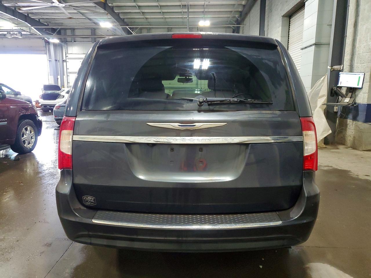 2014 Chrysler Town & Country Touring L - Image 6