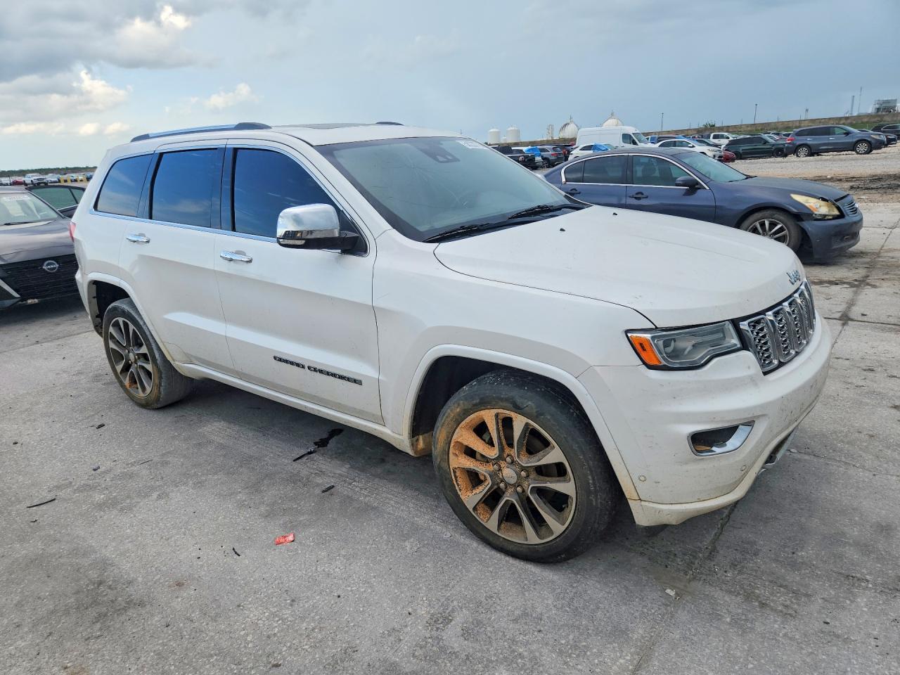 2017 Jeep Grand Cherokee Overland - Image 4