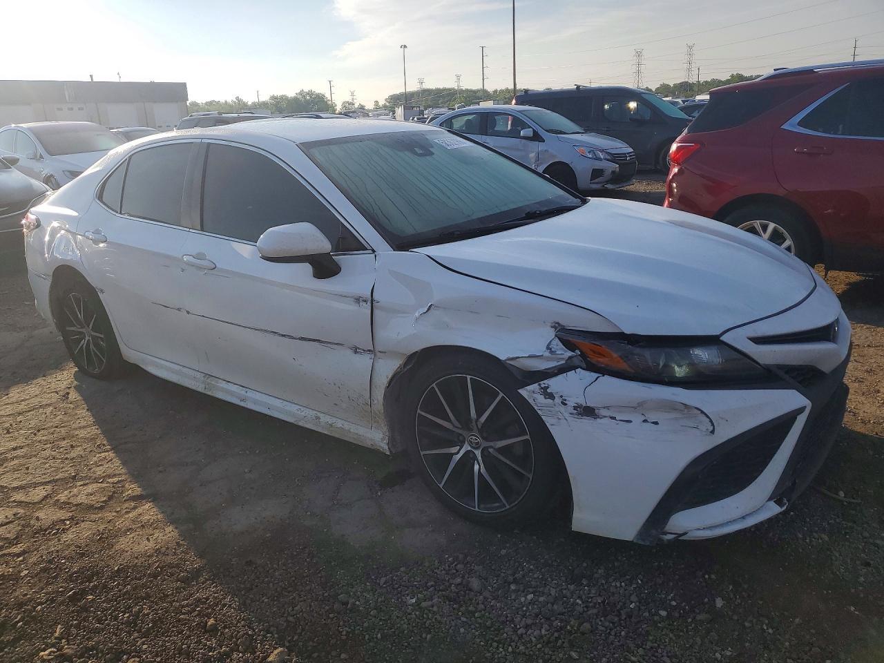2021 Toyota Camry Se - Фото 4