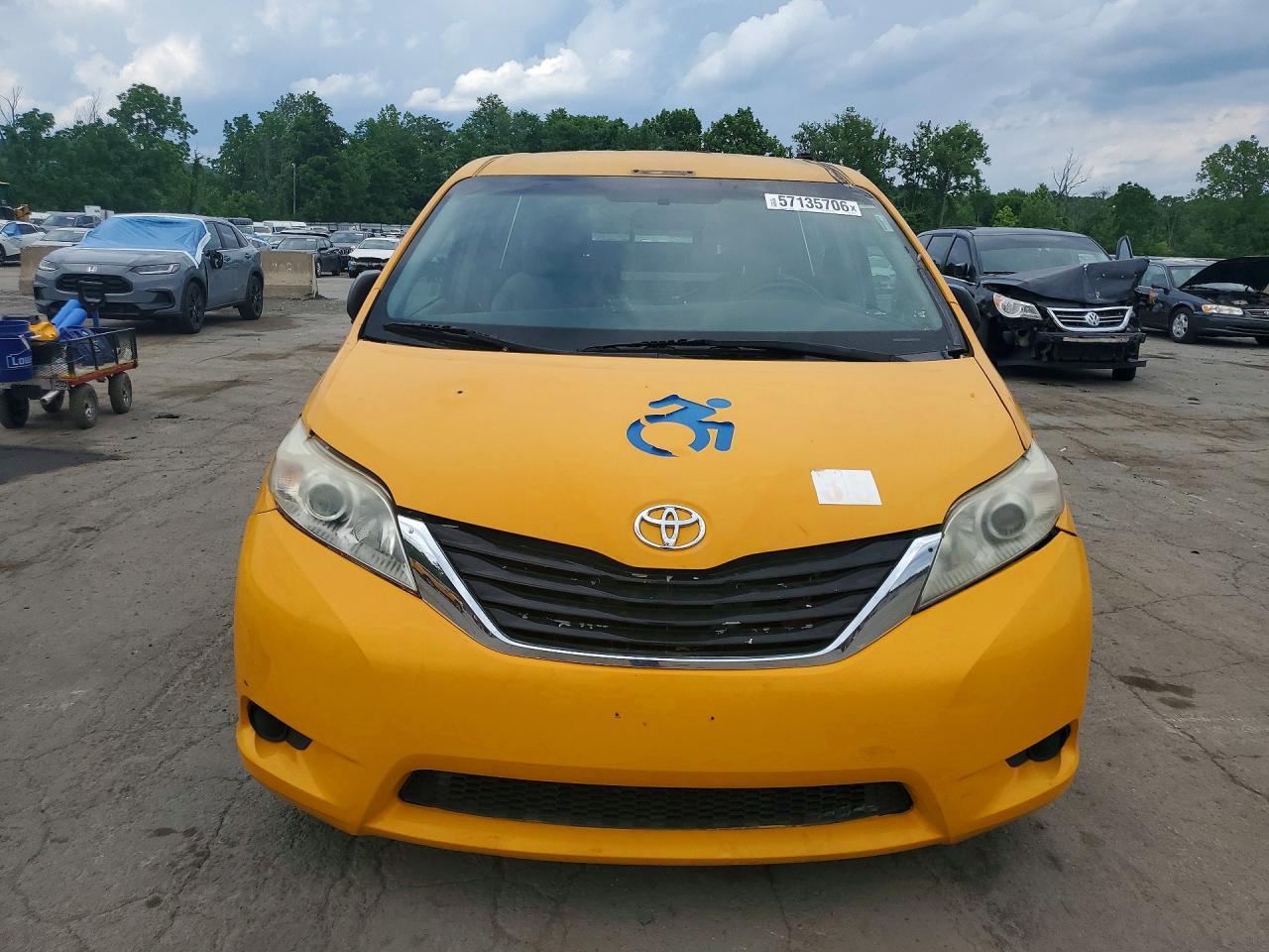 2017 Toyota Sienna L 7-Passenger - Image 5