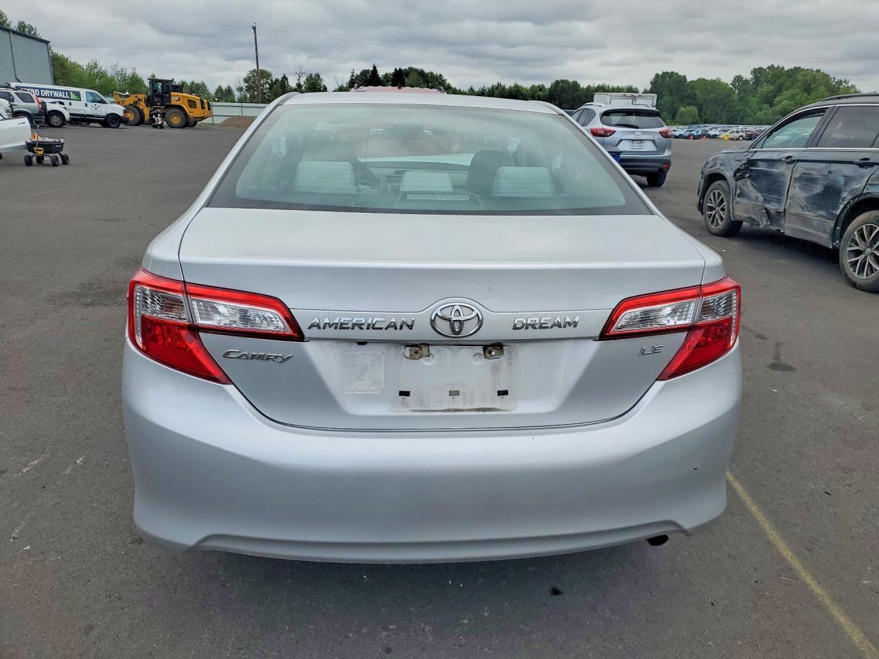2014 Toyota Camry Le - Image 6