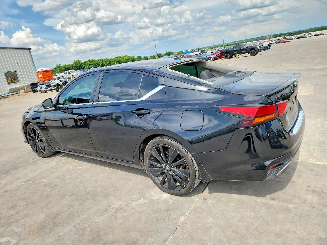 2022 Nissan Altima Sr - Фото 2