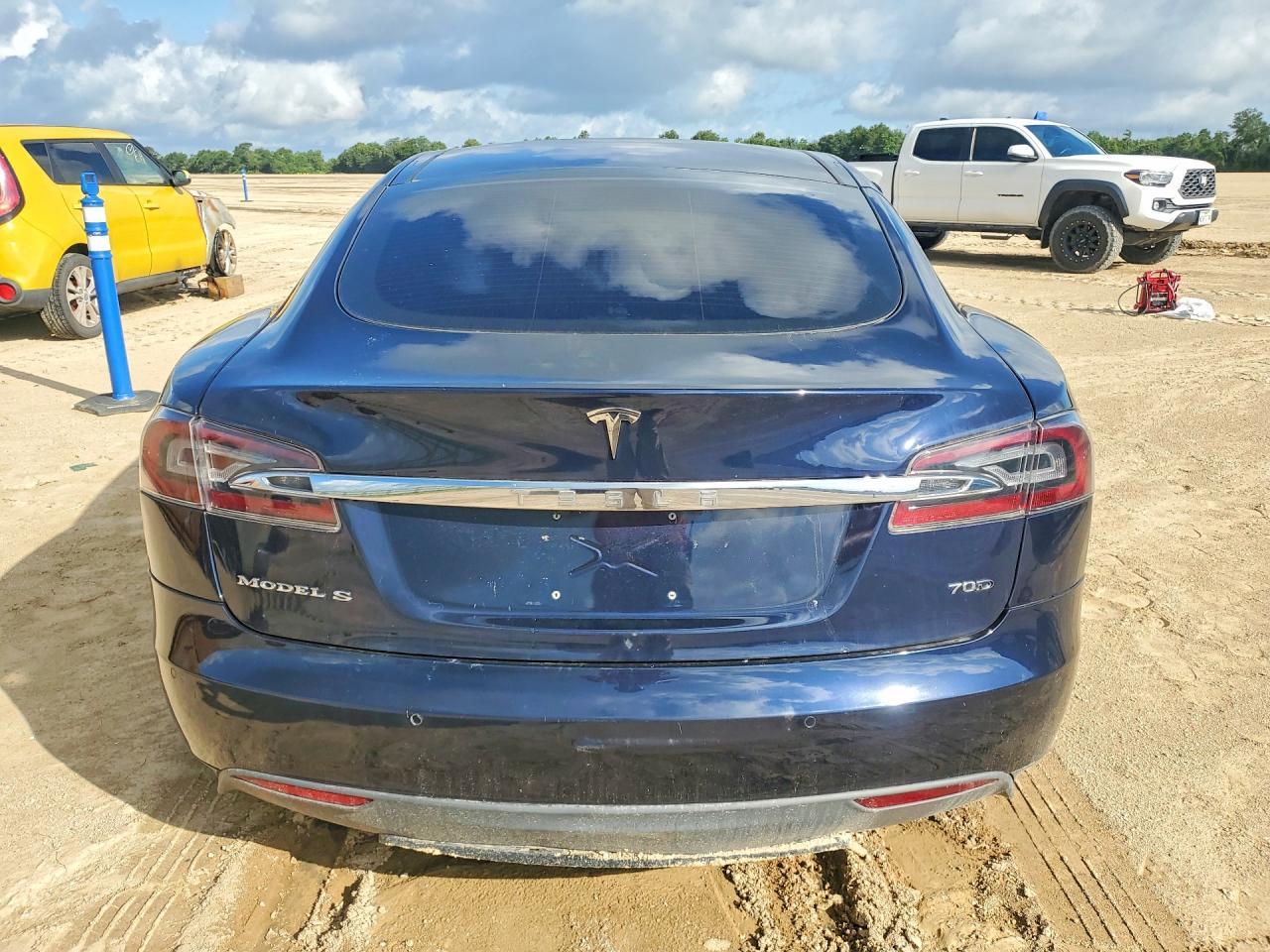 2015 Tesla Model S 70D - Image 6