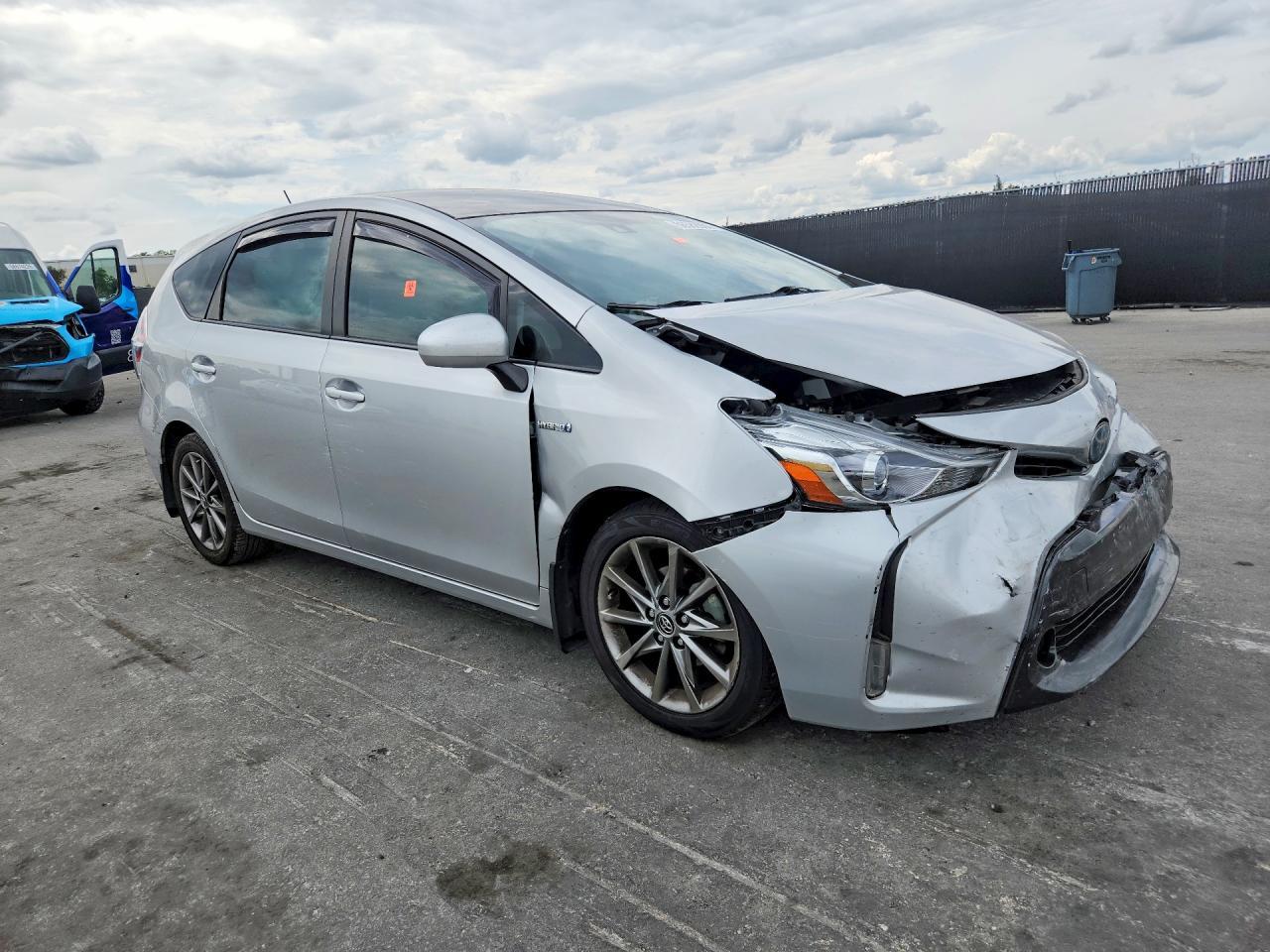 2015 Toyota Prius V Five - Image 4