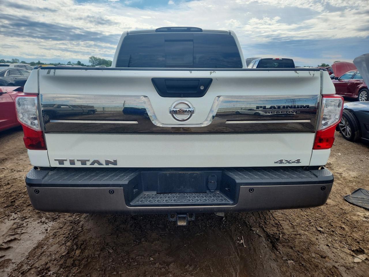 2017 Nissan Titan Platinum Reserve - Image 6