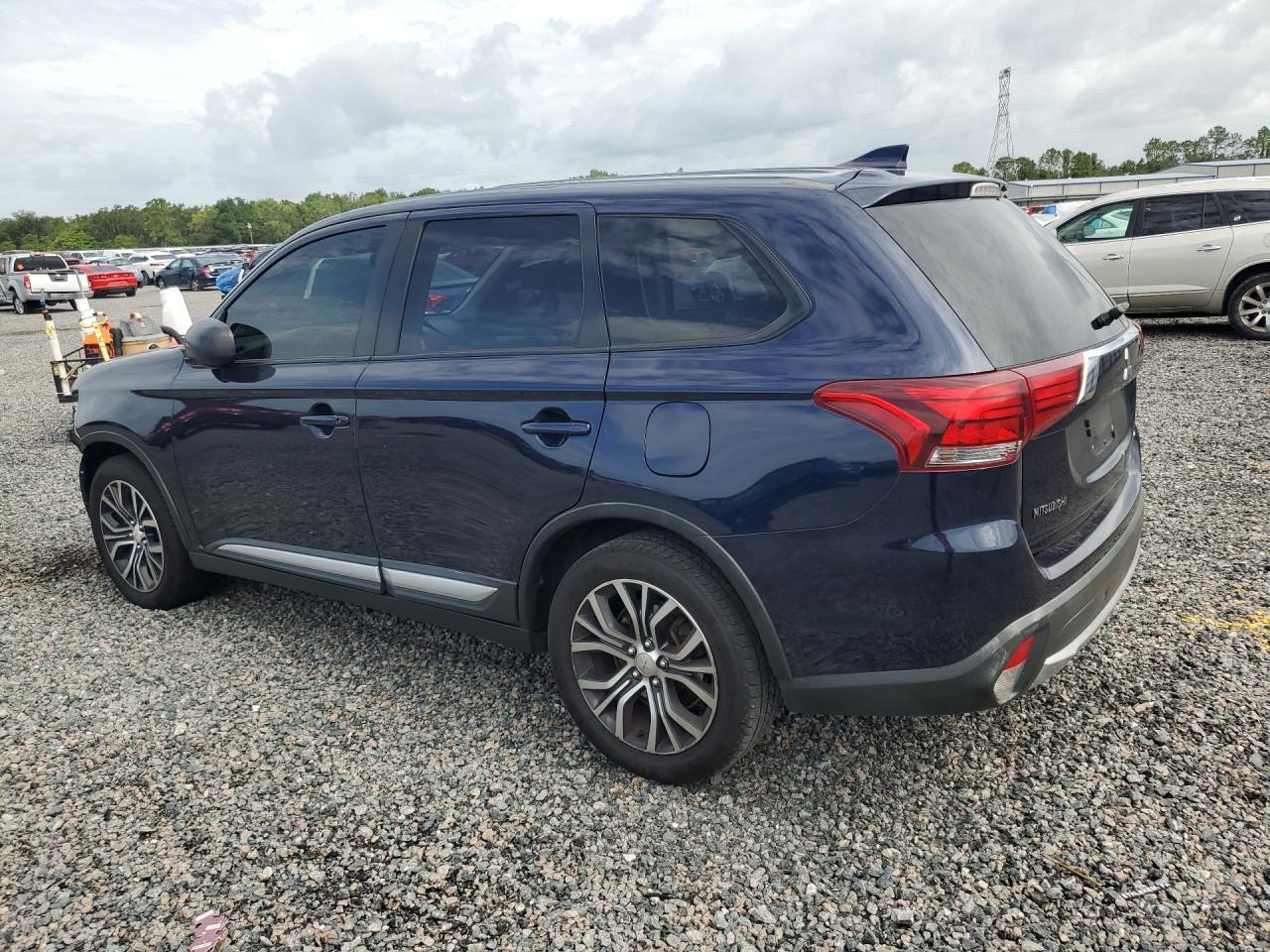 2018 Mitsubishi Outlander Es - Image 2