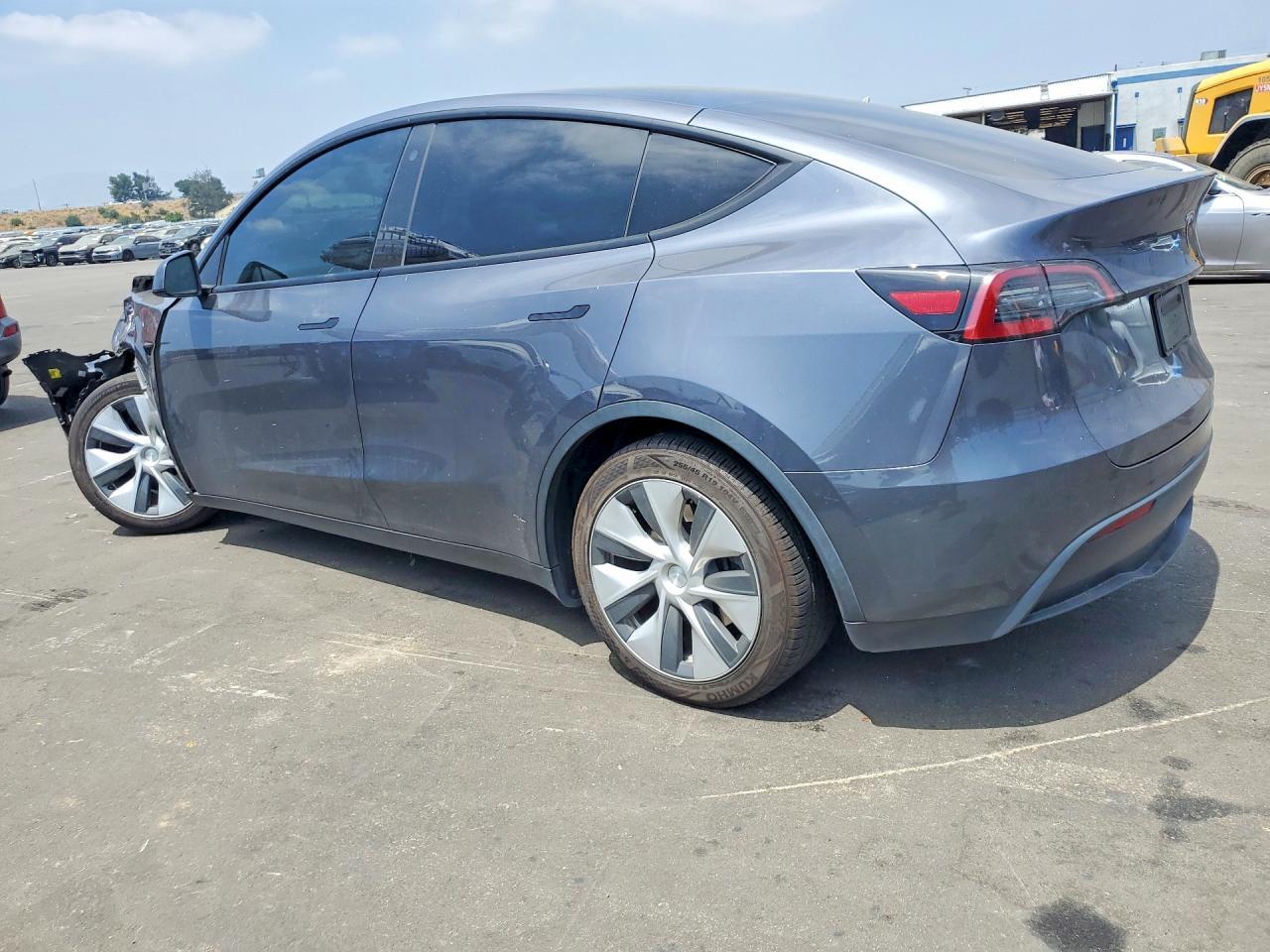 2023 Tesla Model Y - Фото 2