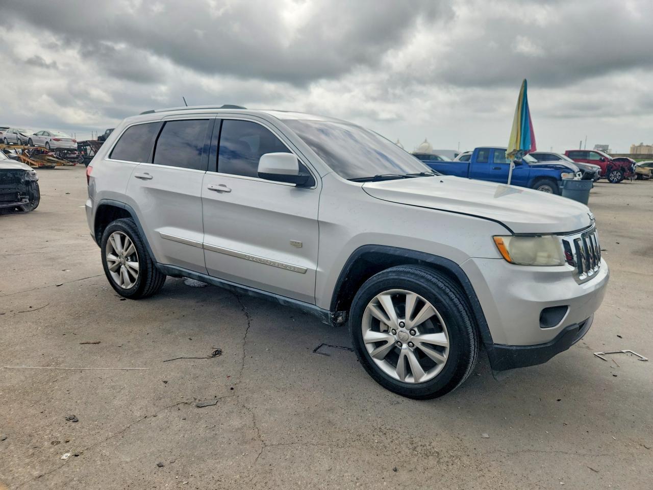 2011 Jeep Grand Cherokee Laredo - Image 4