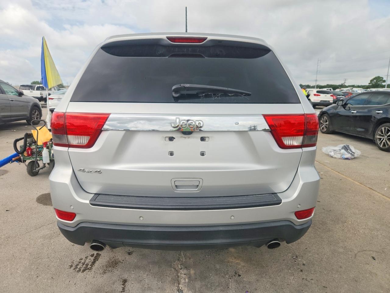 2011 Jeep Grand Cherokee Laredo - Image 6