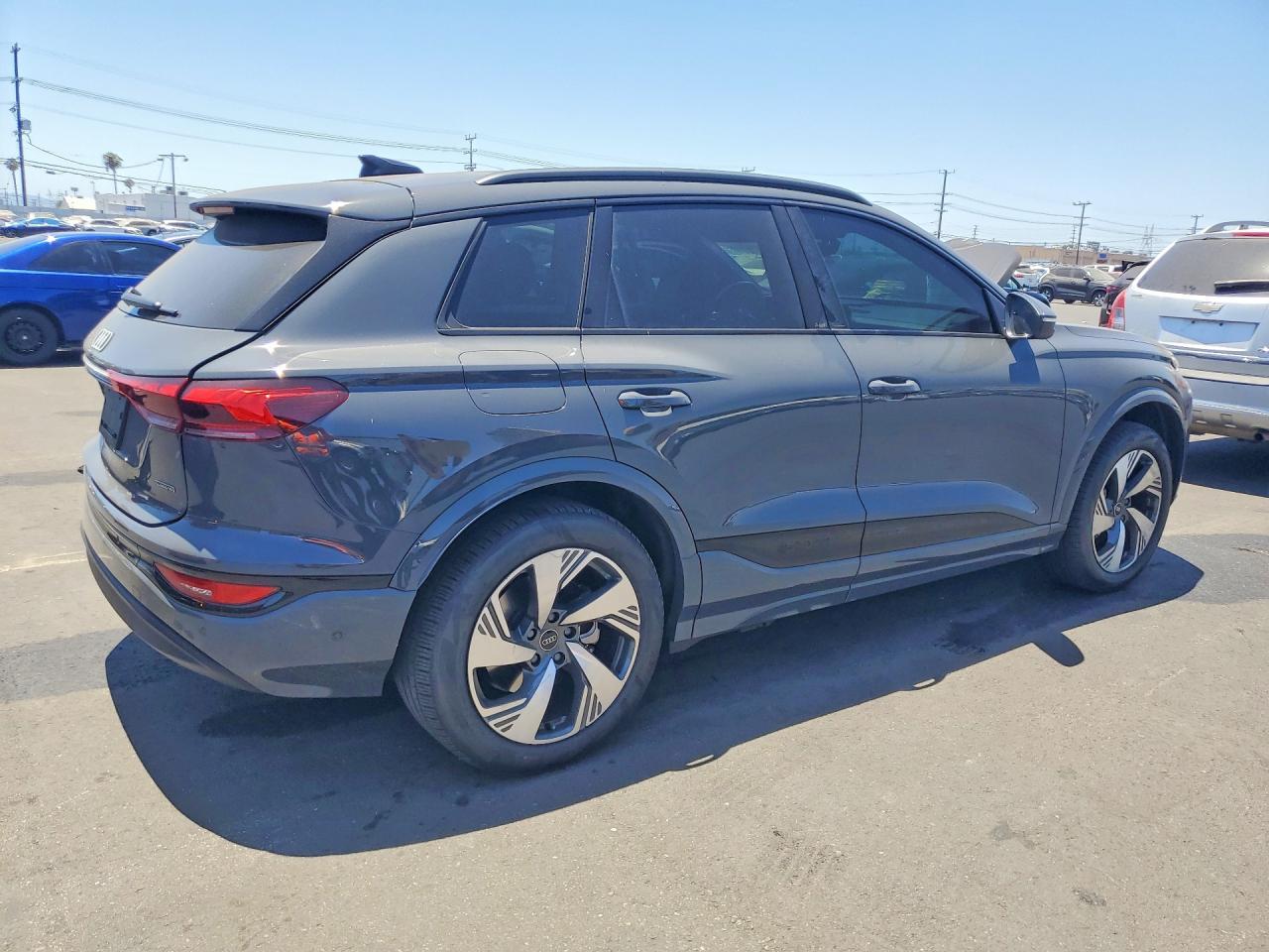 2025 Audi Q6 E-Tron Premium Plus - Фото 3