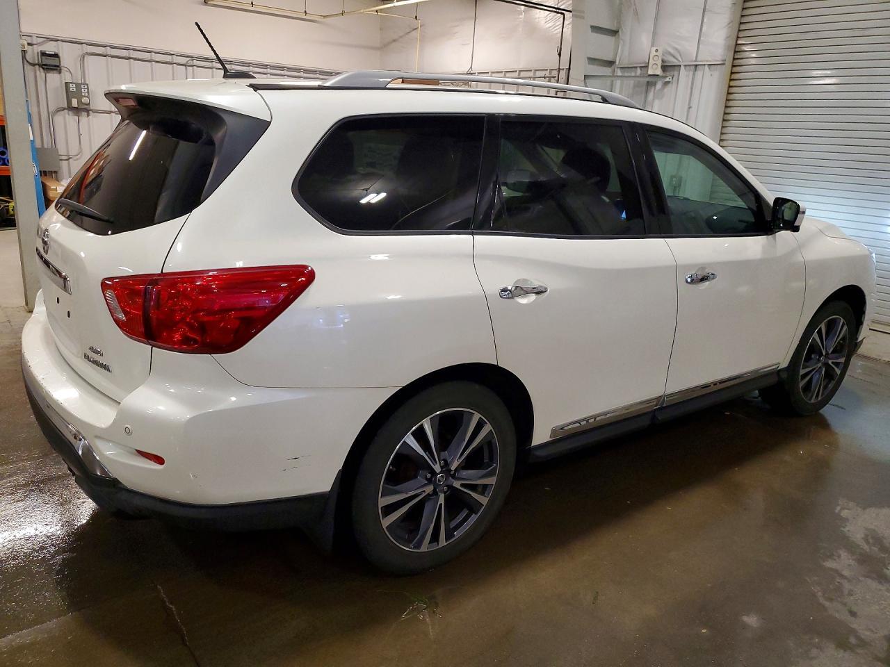 2017 Nissan Pathfinder Platinum - Фото 3