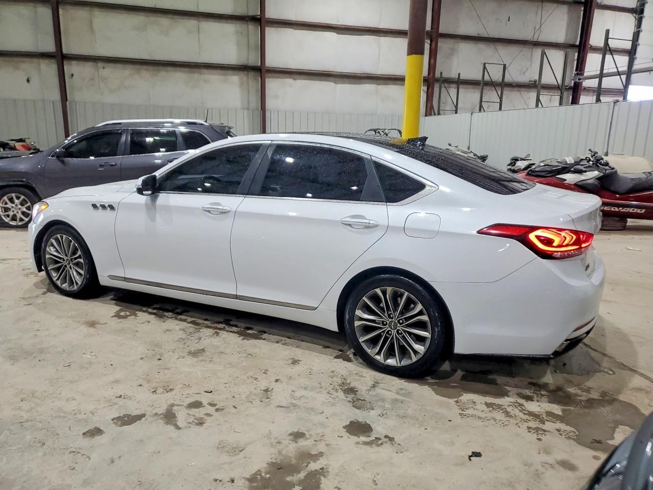 2015 Hyundai Genesis 3.8L - Фото 2