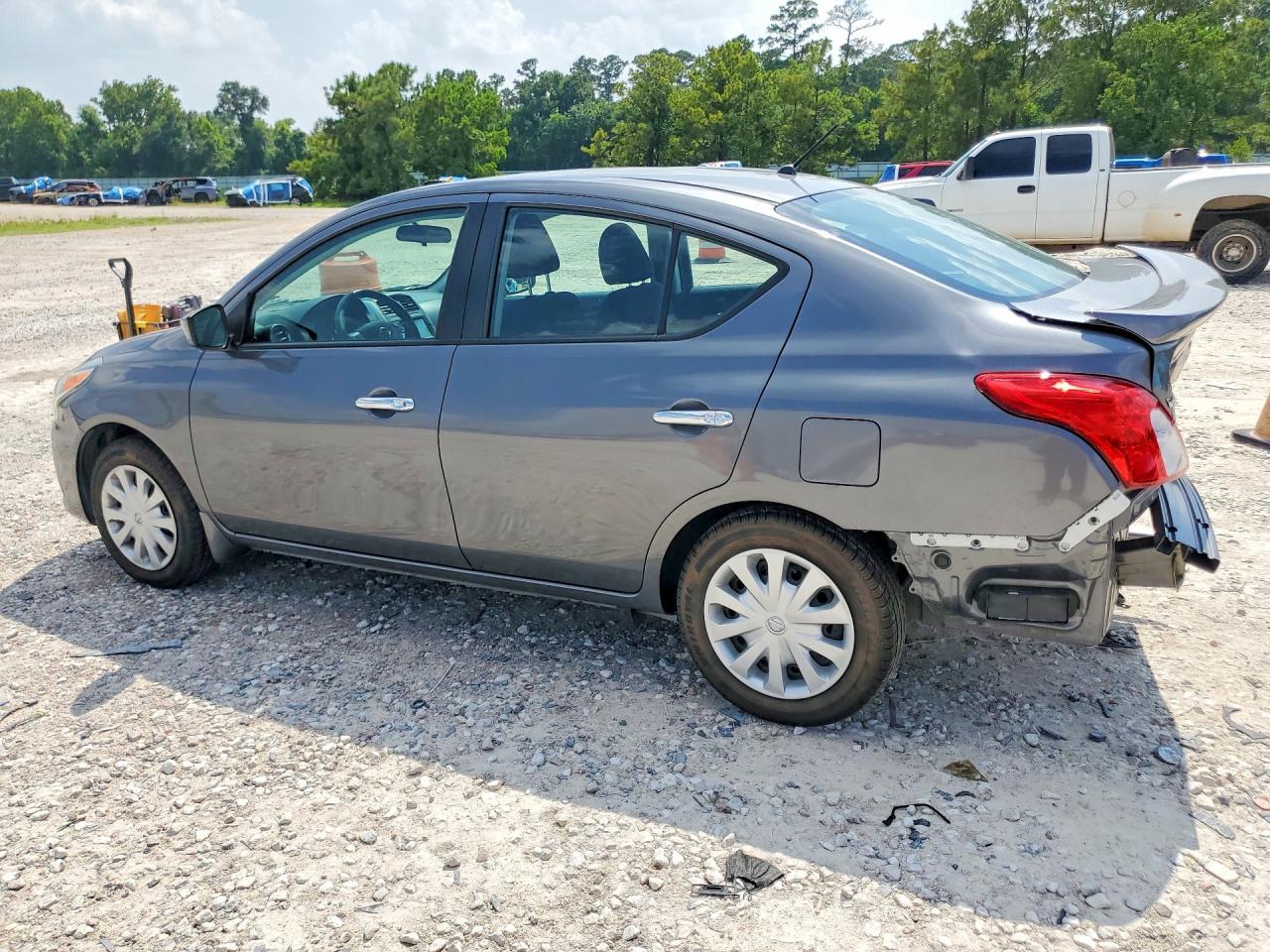 2018 Nissan Versa Sv - Фото 2