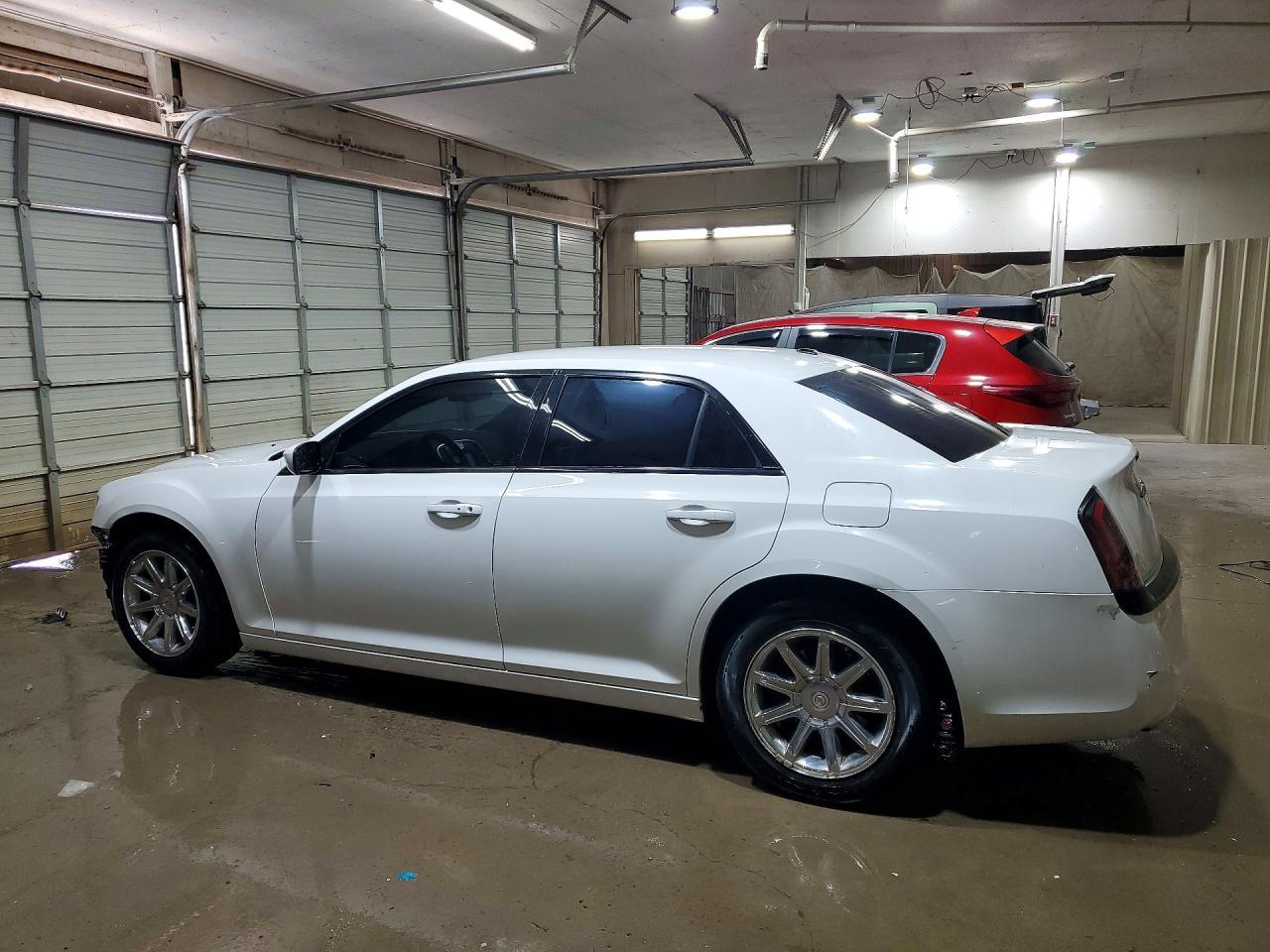 2014 Chrysler 300 - Фото 2