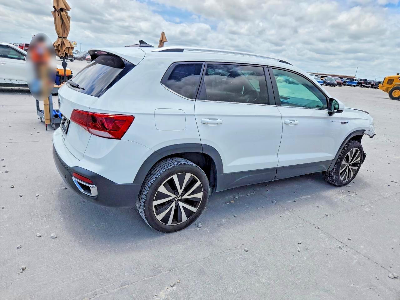 2023 Volkswagen Taos Se - Фото 3