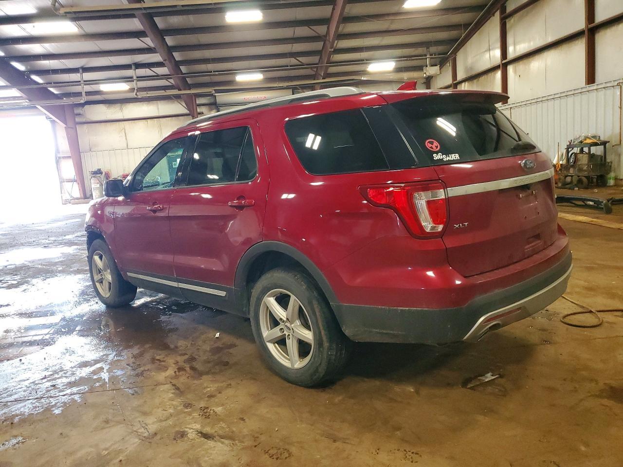 2017 Ford Explorer Xlt - Image 2
