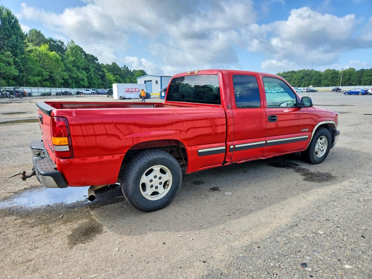 2000 Chevrolet Silverado C1500 - Image 3
