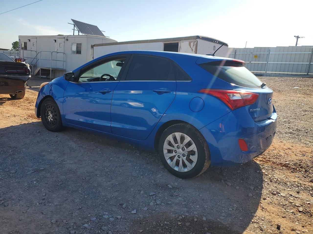 2017 Hyundai Elantra Gt Base - Image 2
