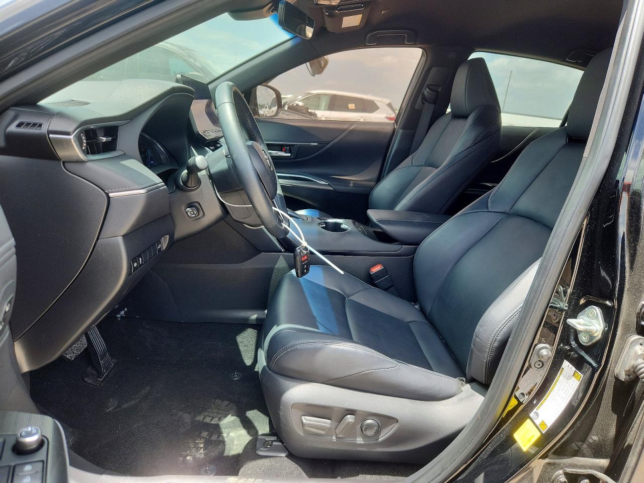 2023 Toyota Venza Xle - Image 7