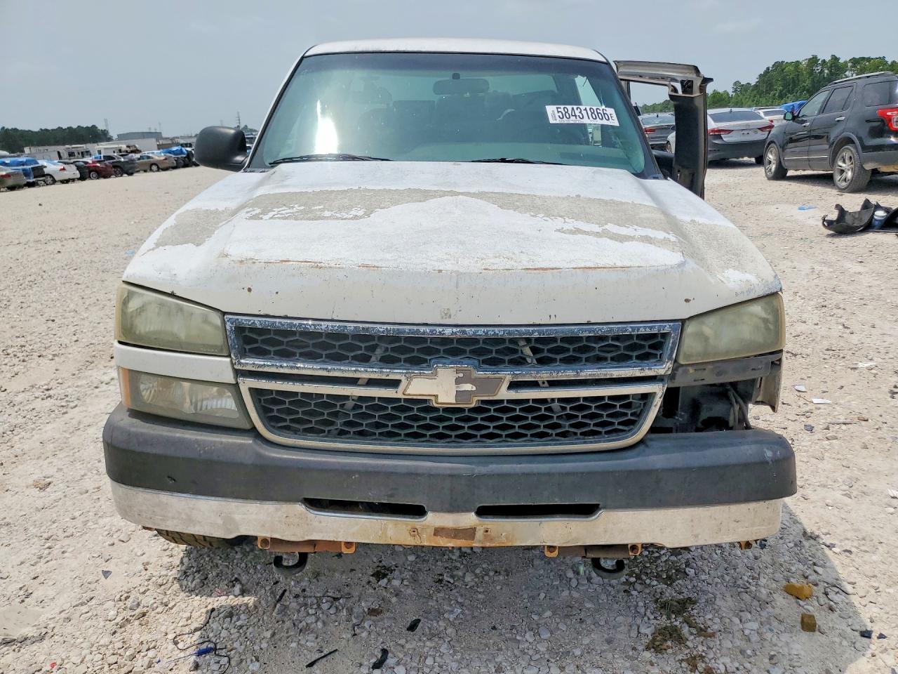 2007 Chevrolet Silverado C2500 Heavy Duty - Image 5