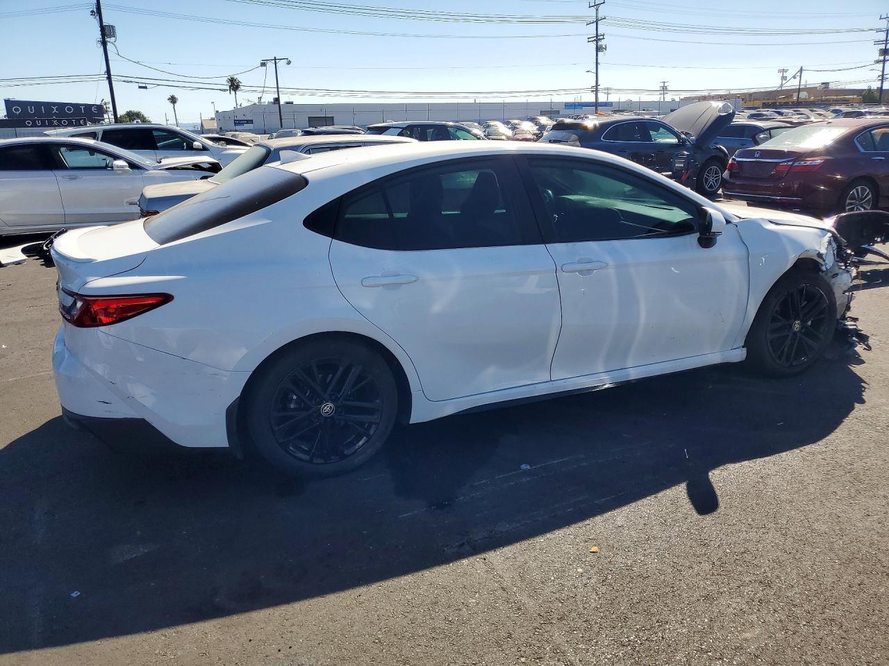 2025 Toyota Camry Se - Image 3