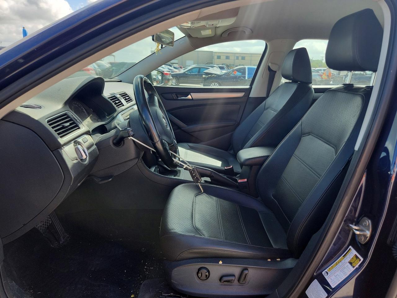 2015 Volkswagen Passat S - Фото 7