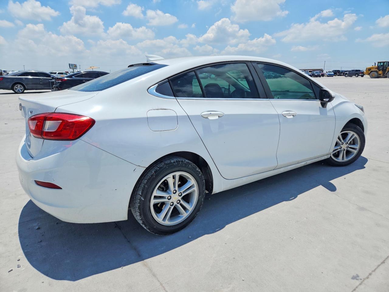 2018 Chevrolet Cruze Lt - Image 3