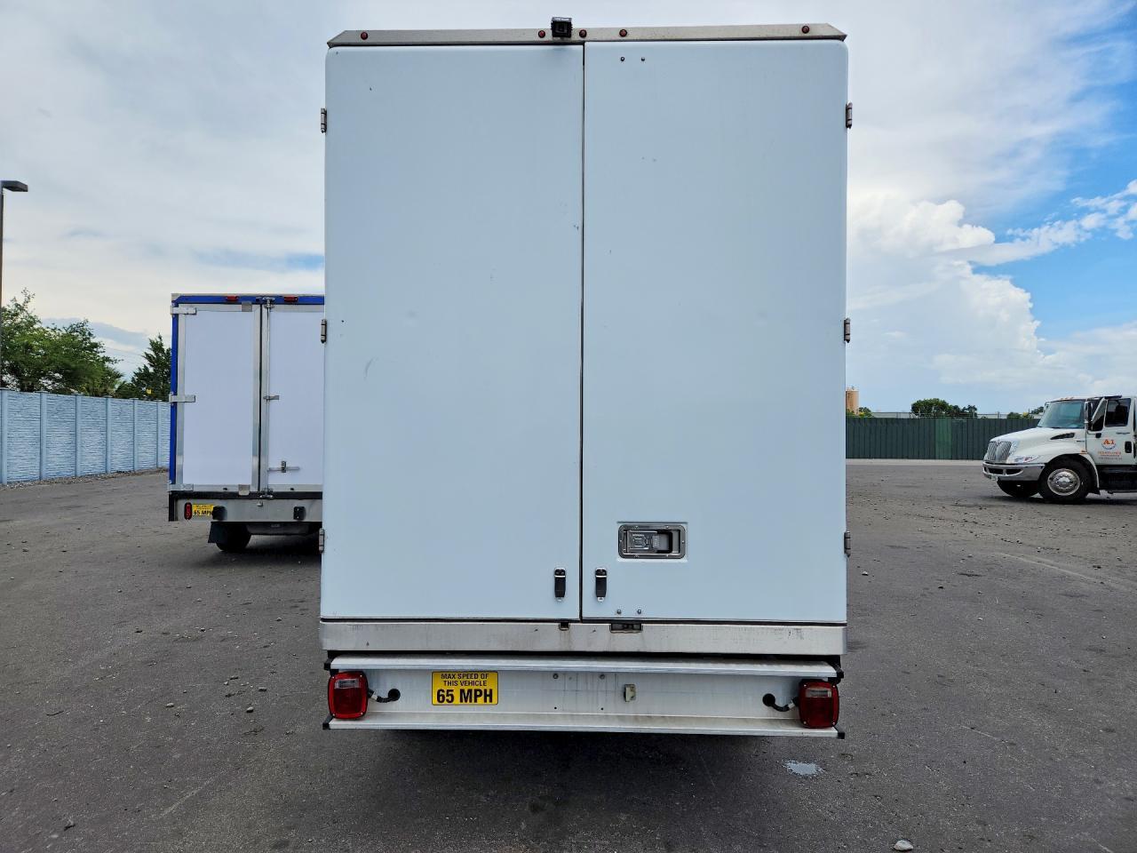 2023 Ford E350 - Refrigerated Box Truck - Фото 6