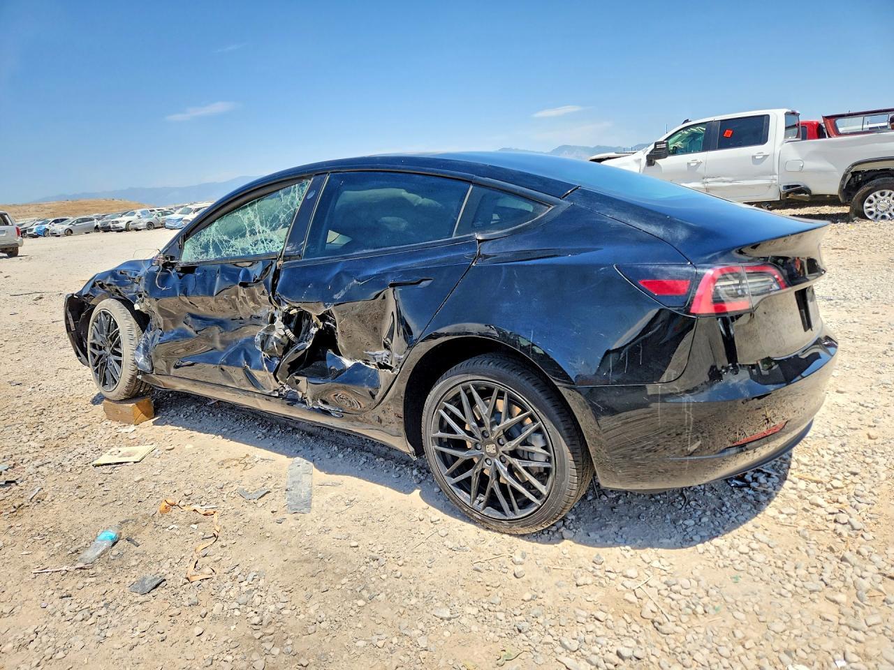 2022 Tesla Model 3 - Фото 2
