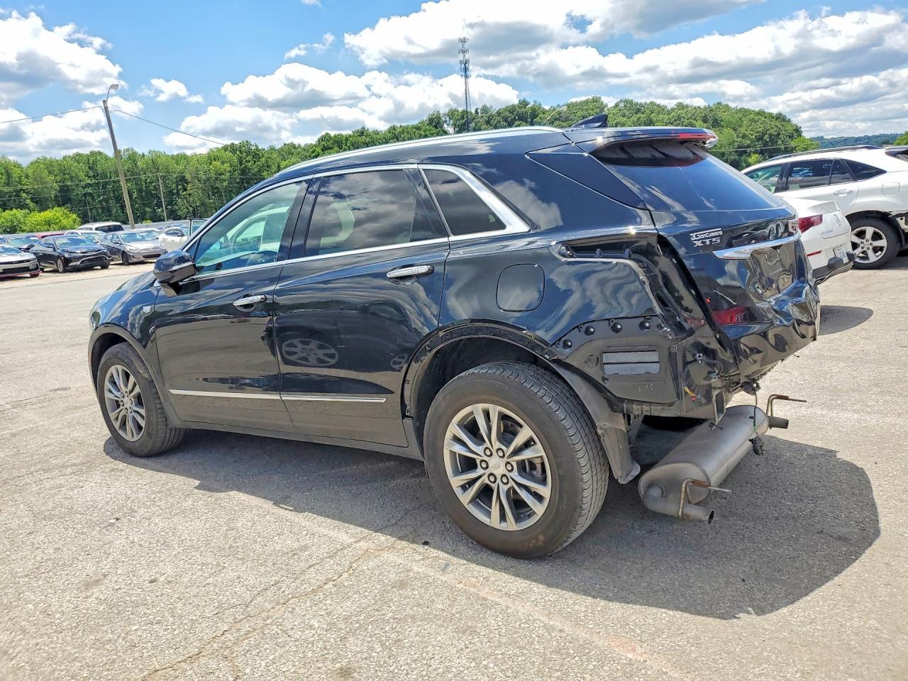2023 Cadillac Xt5 Premium Luxury - Image 2
