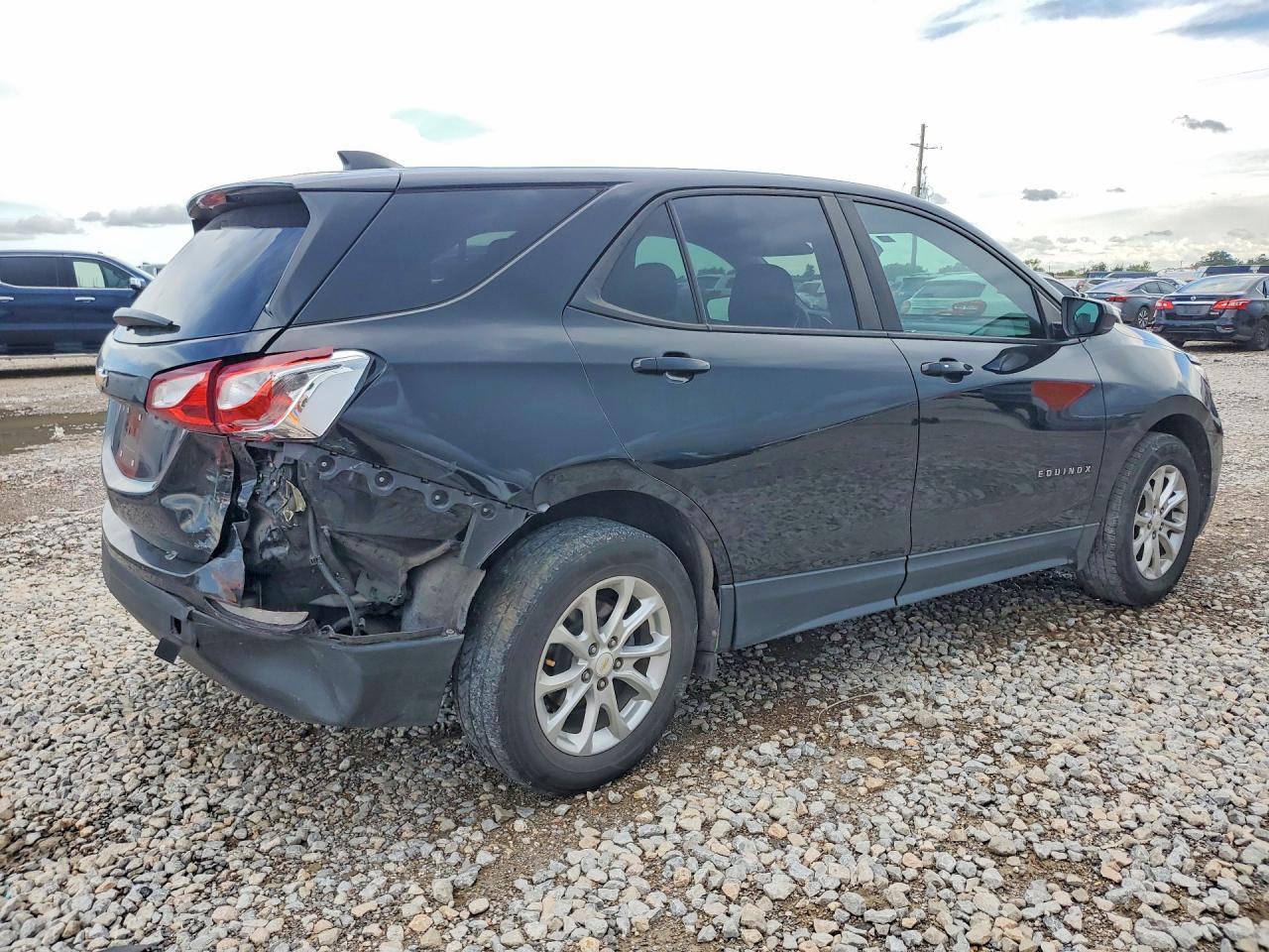 2020 Chevrolet Equinox Ls - Image 3