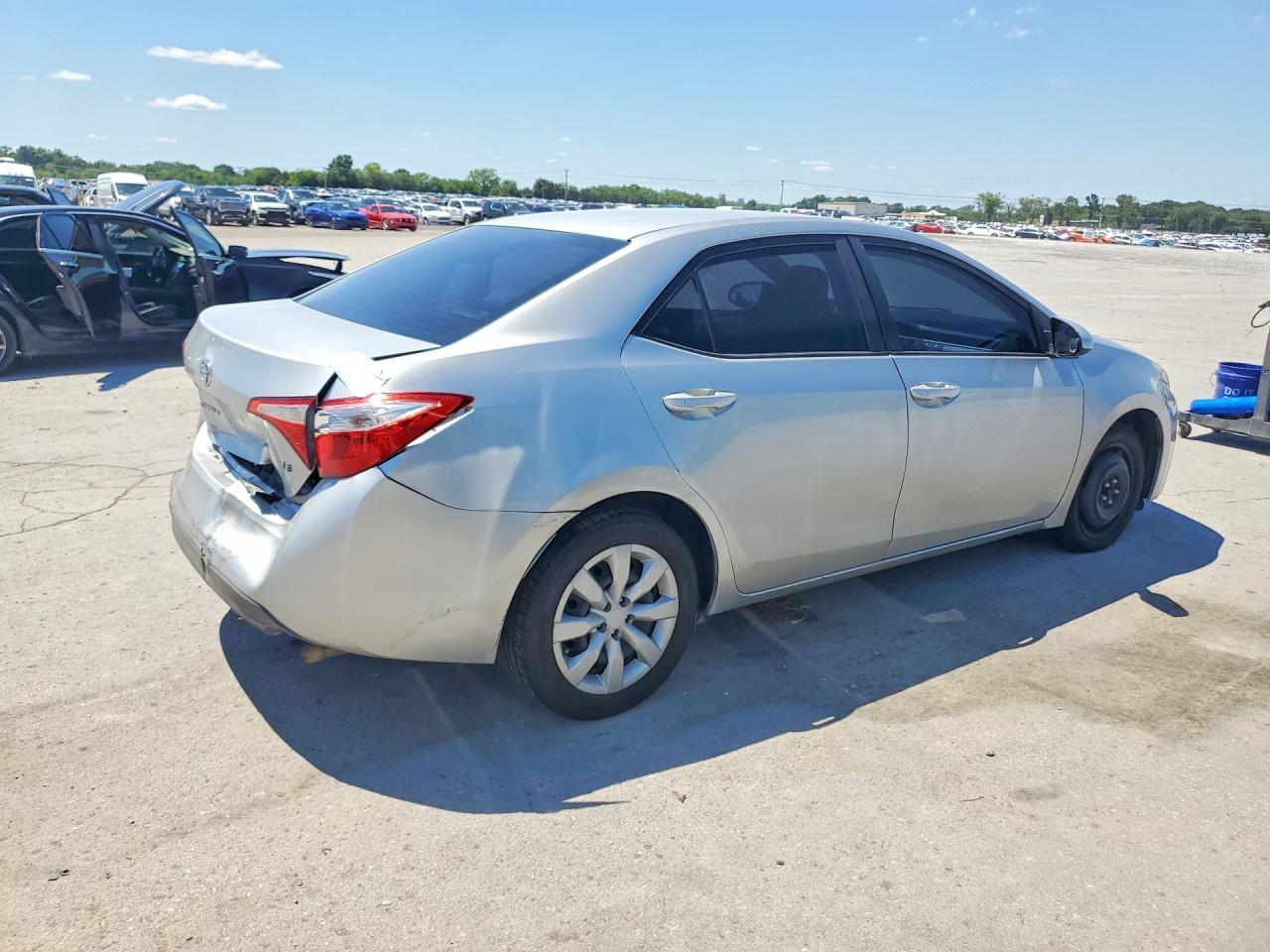 2015 Toyota Corolla Le - Фото 3