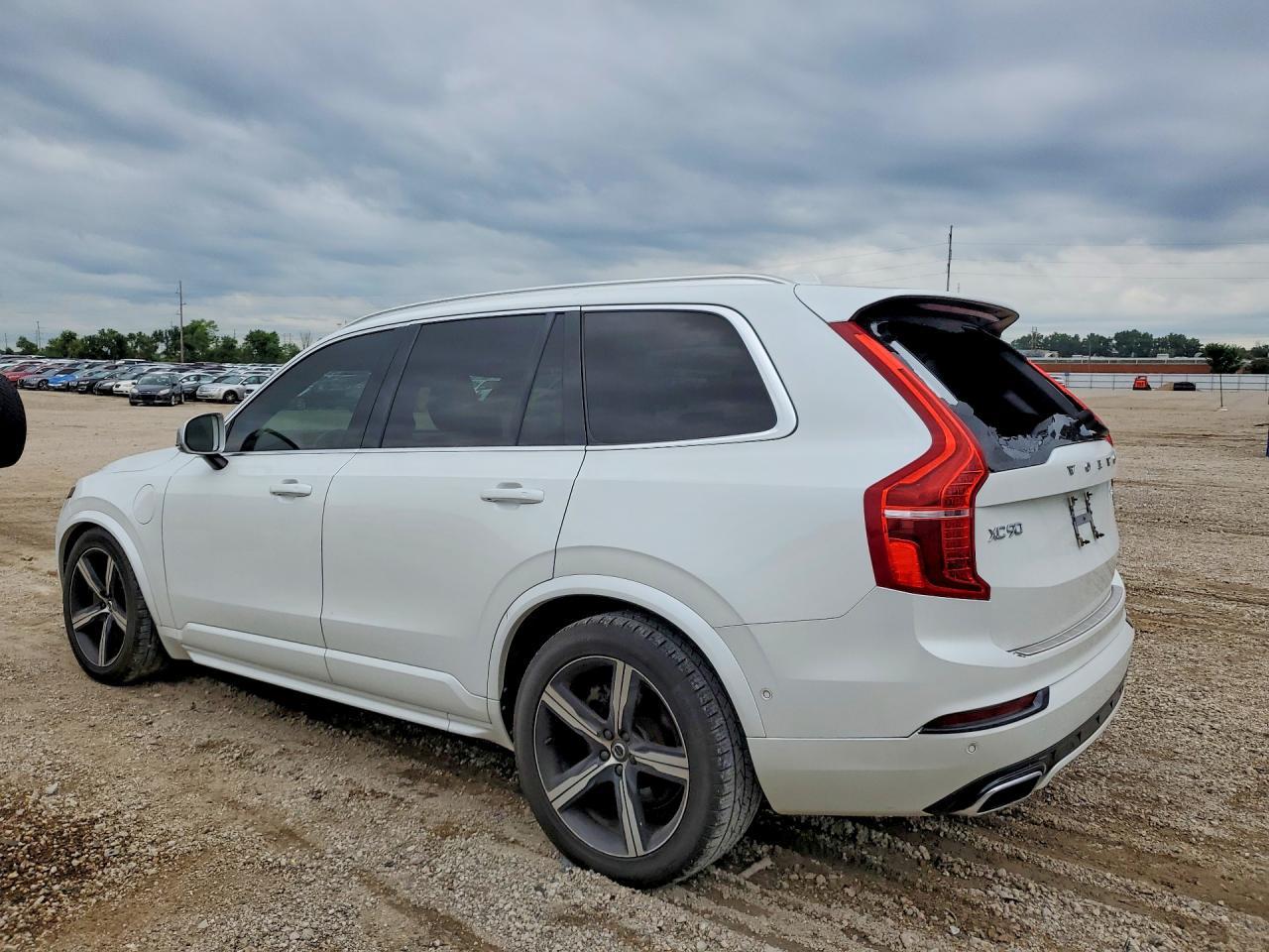2017 Volvo Xc90 T8 - Image 2