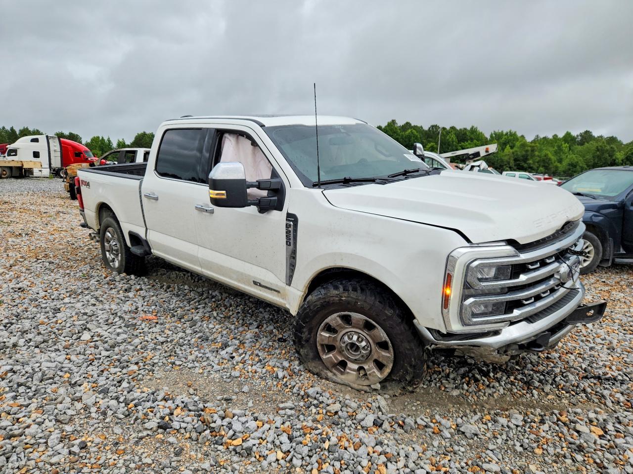 2025 Ford F250 Super Duty - Image 4