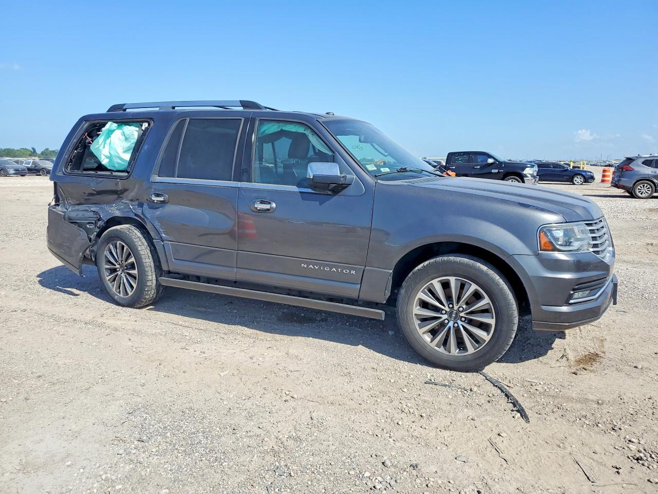 2017 Lincoln Navigator Select - Image 4