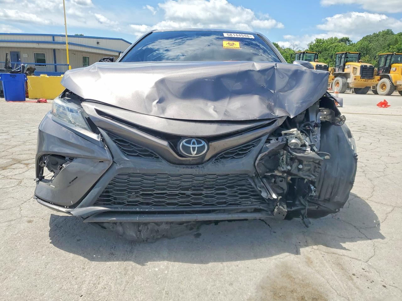 2021 Toyota Camry Se - Фото 5