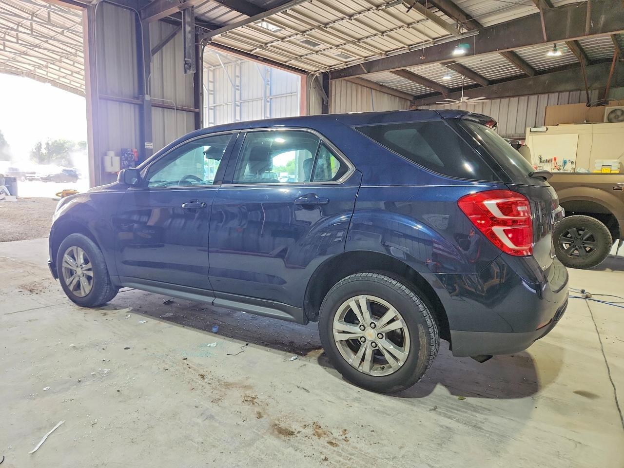 2017 Chevrolet Equinox Ls - Image 2