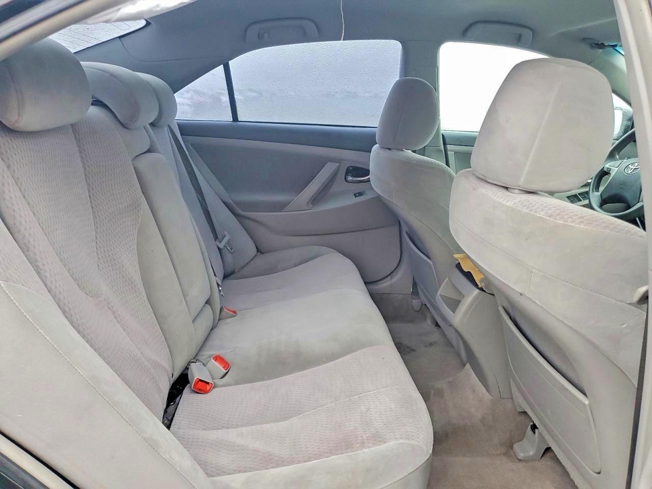2011 Toyota Camry Le - Фото 6