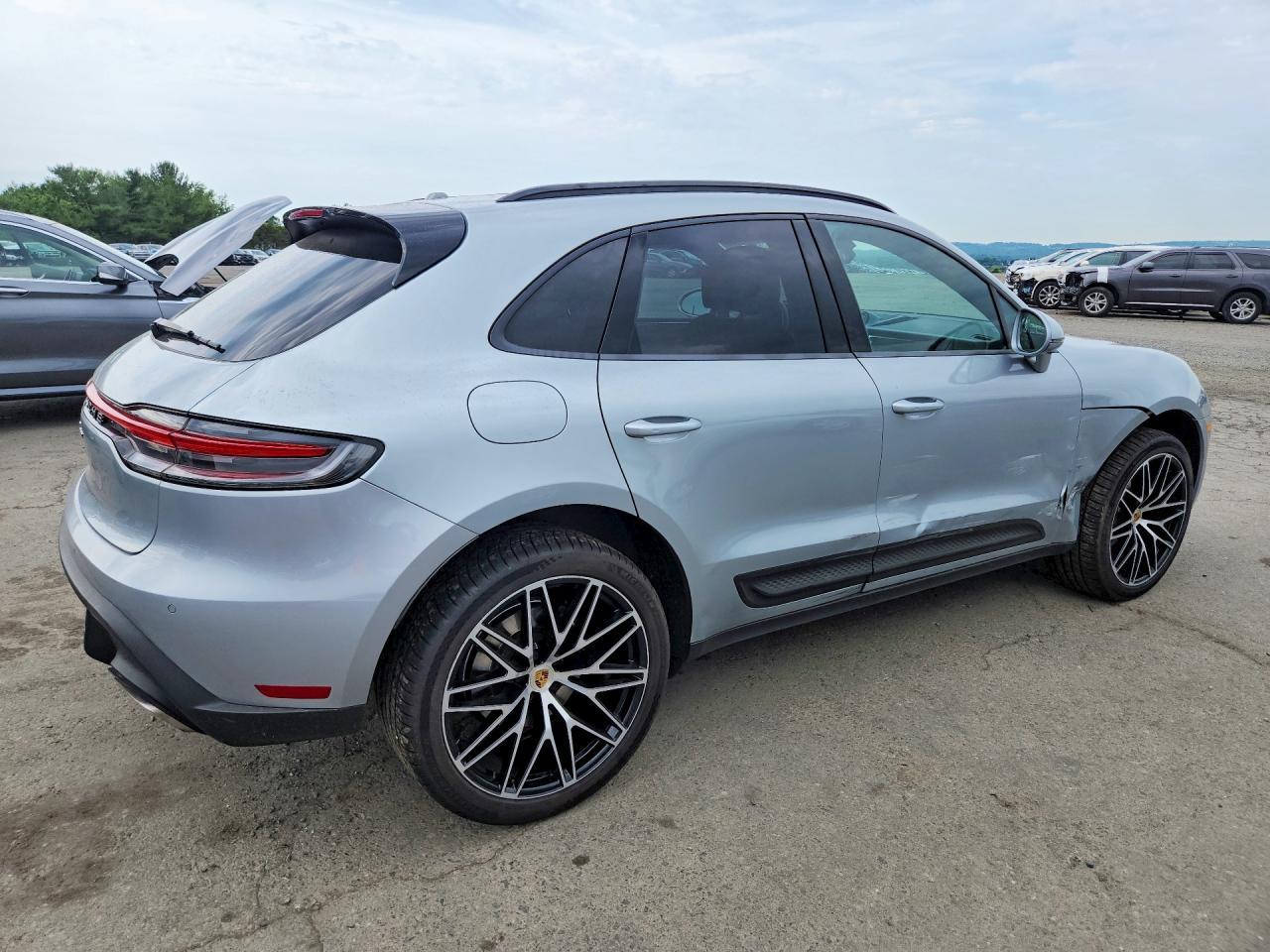 2022 Porsche Macan - Image 3