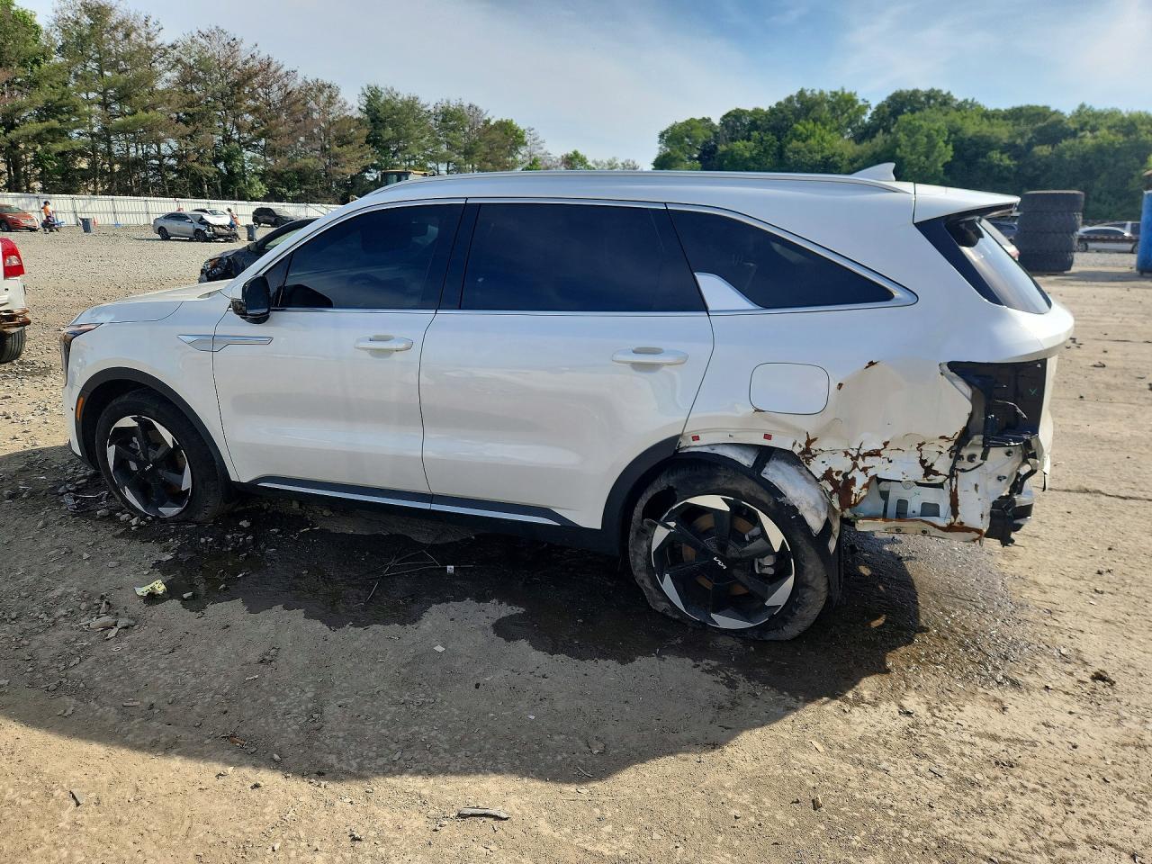 2025 Kia Sorento Sxp - Image 2