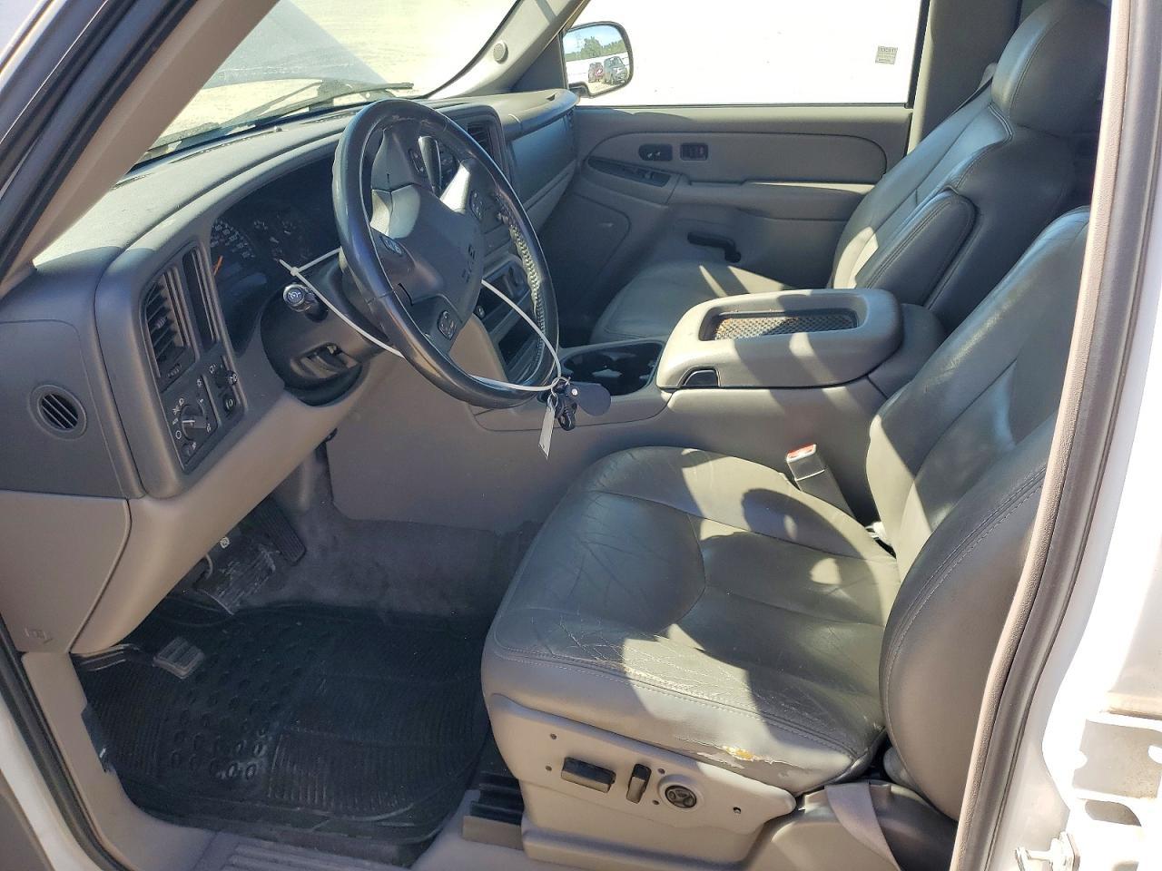 2004 GMC Yukon Xl C1500 - Image 7