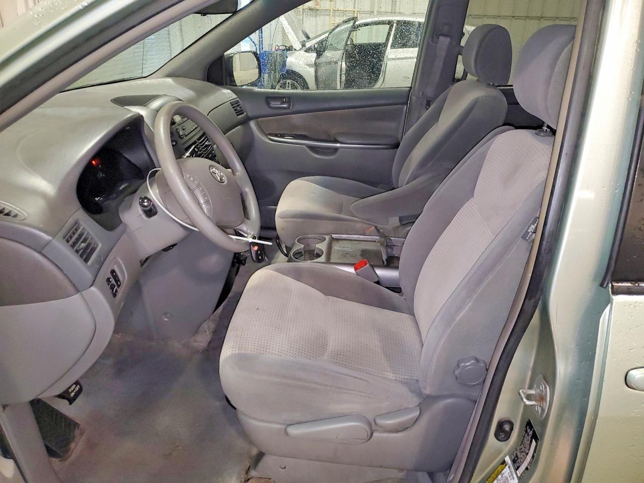 2006 Toyota Sienna Le 7 Passenger - Image 7
